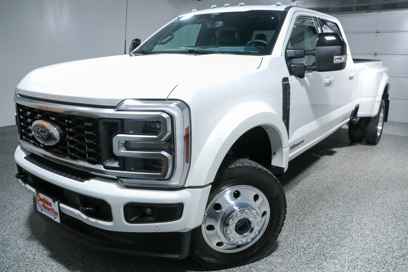 Used 2025 Ford F450 Platinum w/ FX4 Off-Road Package AWD/4WD image 35