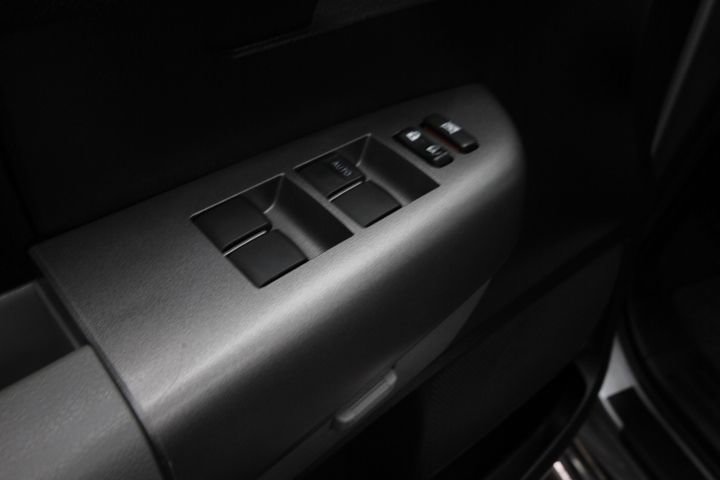 Used 2013 Toyota Tundra 4x4 CrewMax image 13