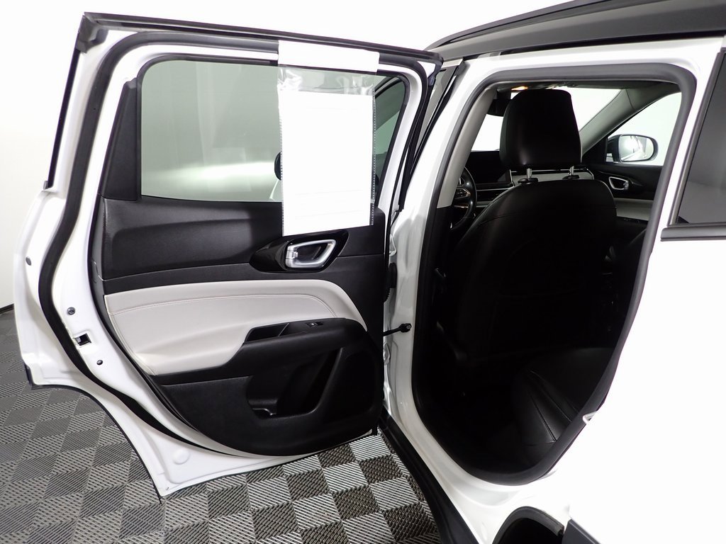 Used 2022 Jeep Compass Limited image 28