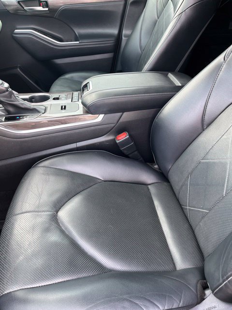 Used 2022 Toyota Highlander Platinum FWD image 6