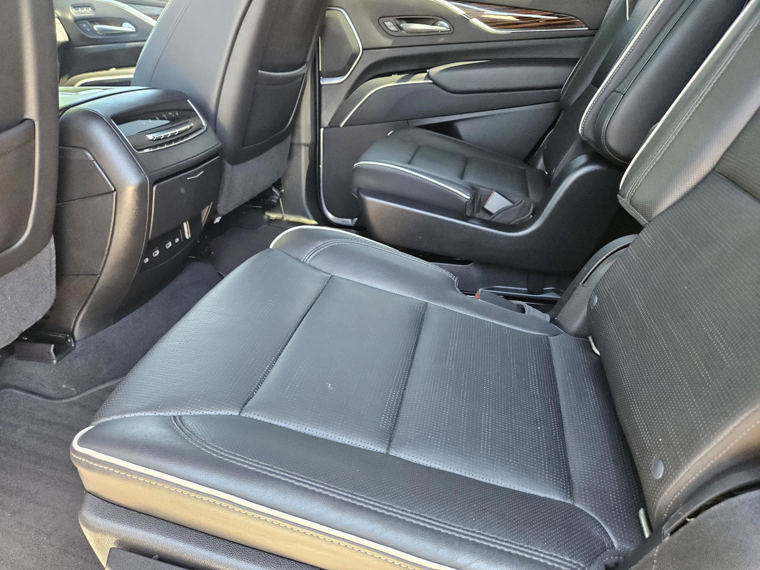 Used 2021 Cadillac Escalade Premium Luxury image 22