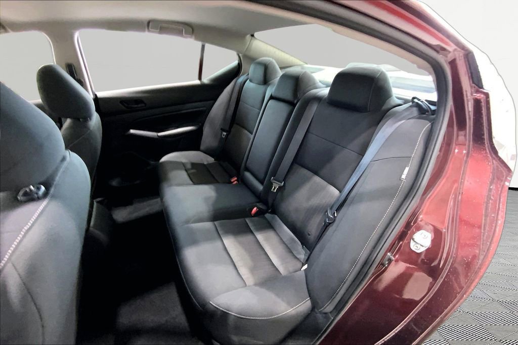 Used 2024 Nissan Altima 2.5 SV FWD image 16