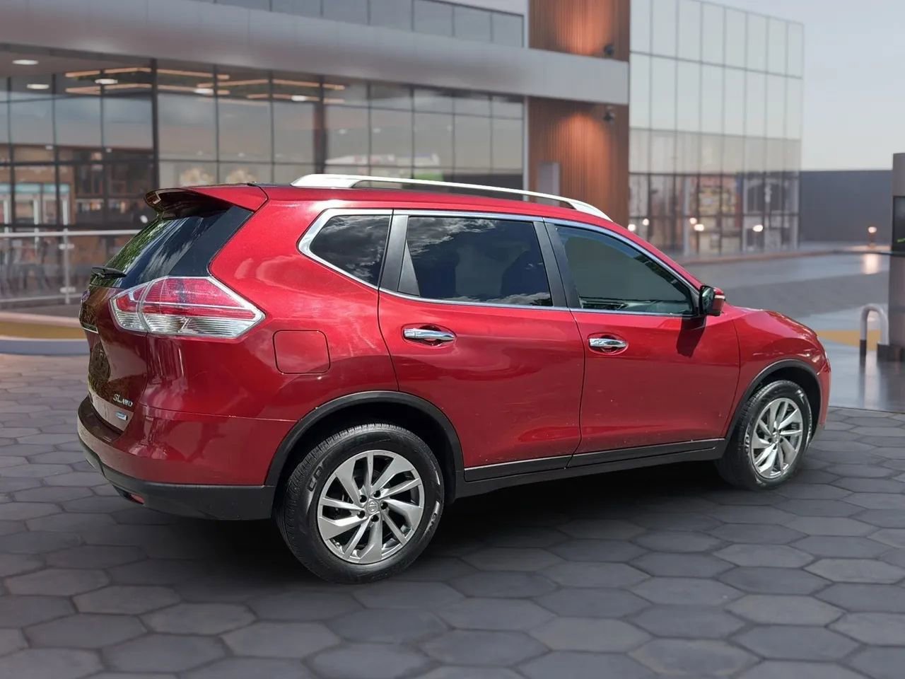 Used 2014 Nissan Rogue SL w/ SL Premium Package image 5