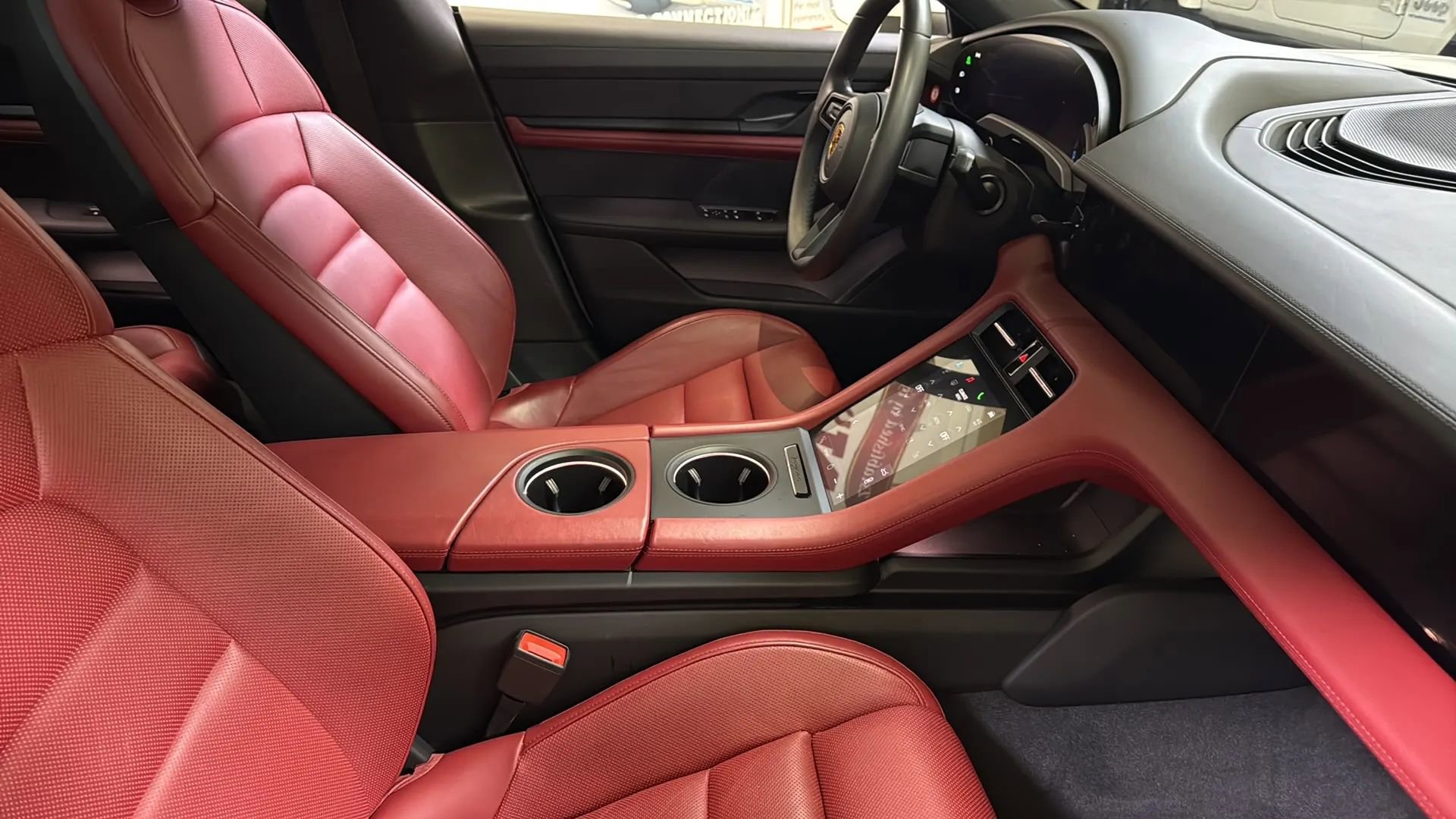 Used 2023 Porsche Taycan image 18