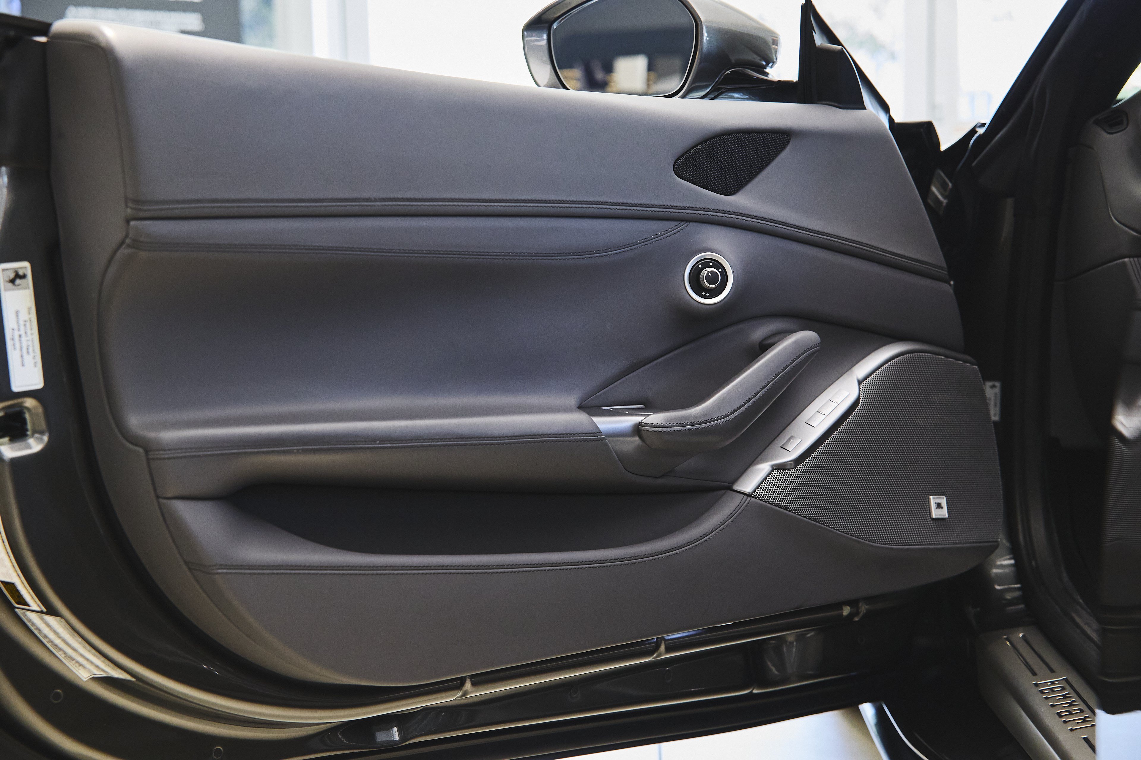 Used 2019 Ferrari Portofino RWD image 29