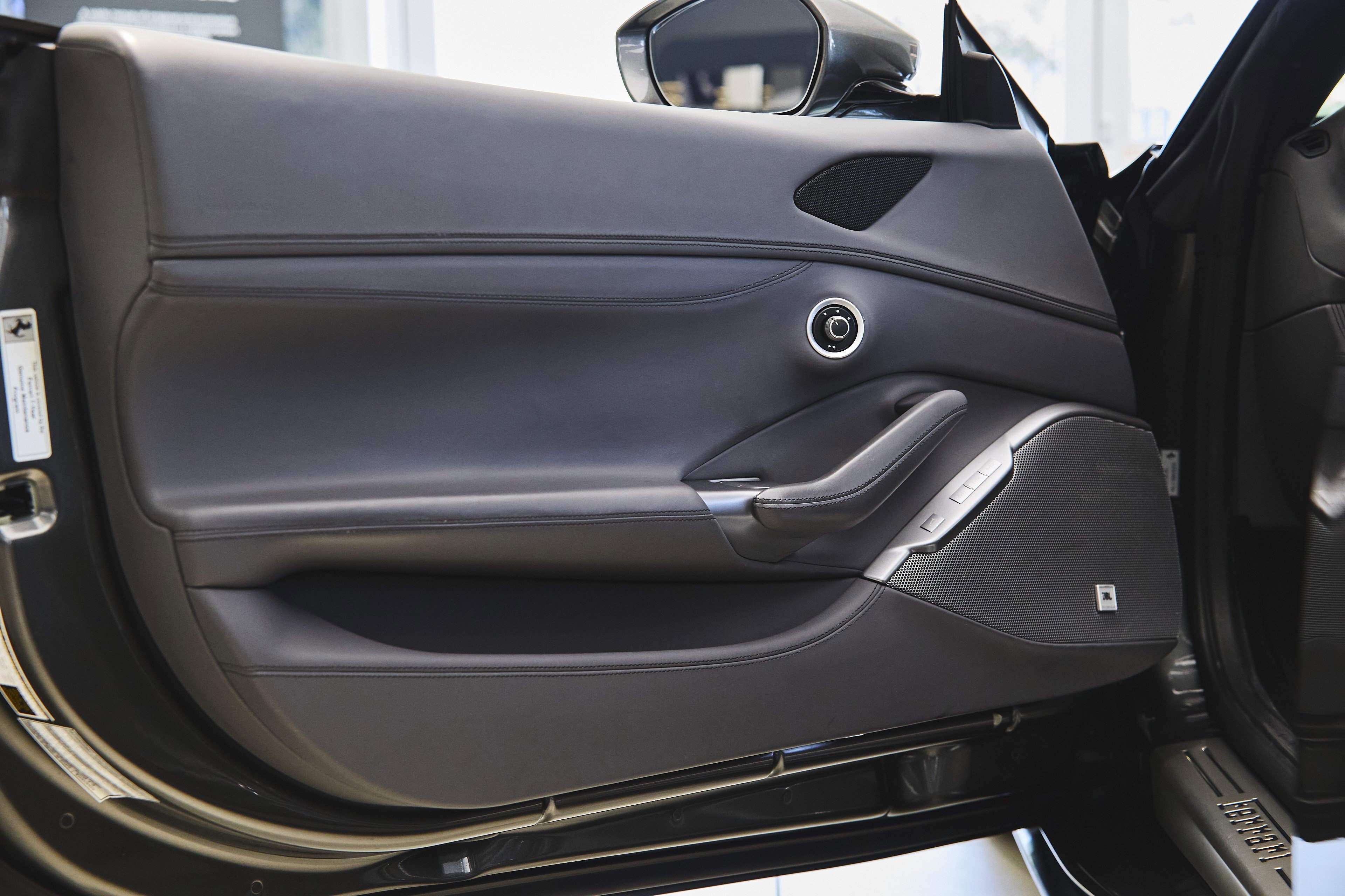 Used 2019 Ferrari Portofino RWD image 29