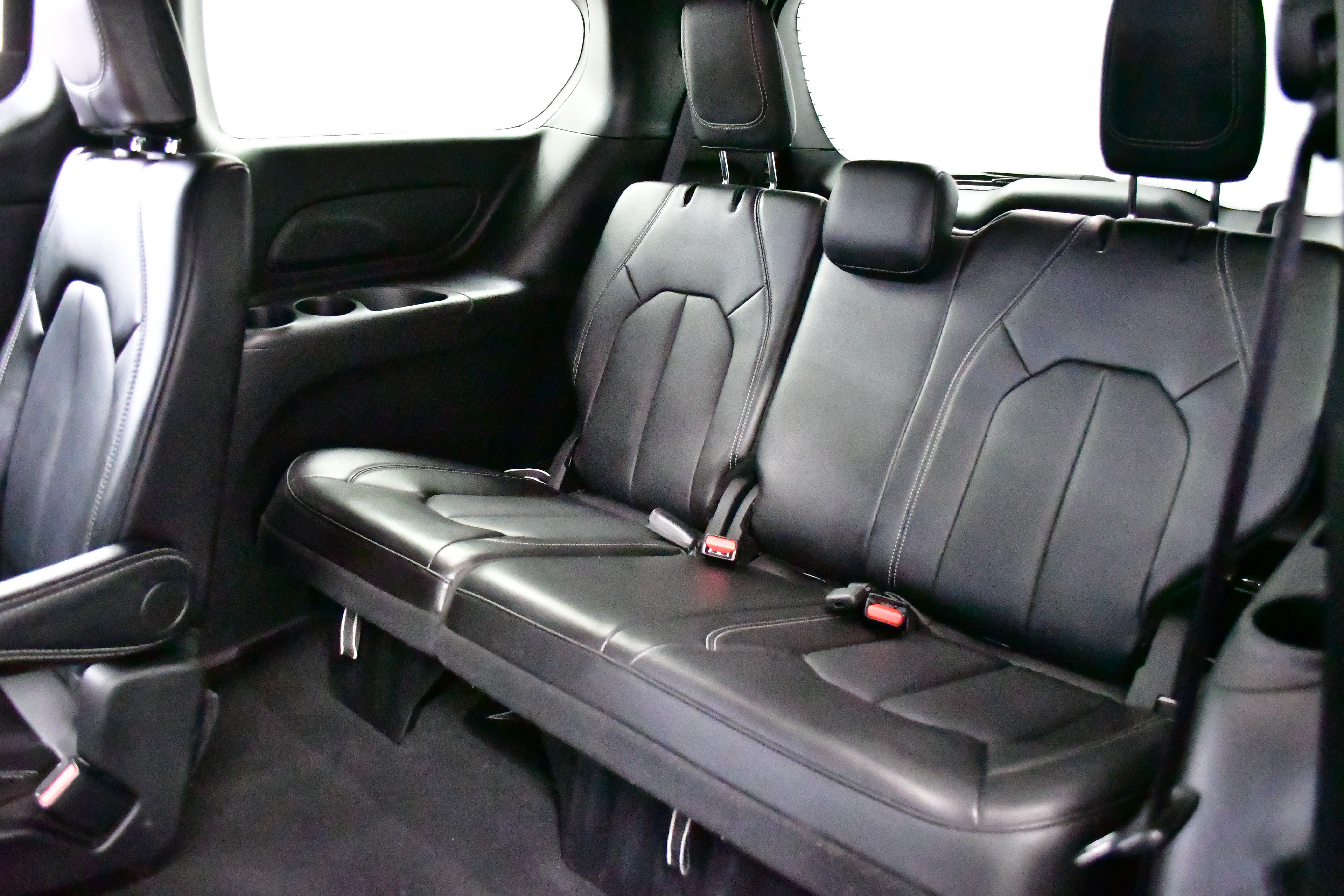 Used 2025 Chrysler Pacifica Select FWD image 11