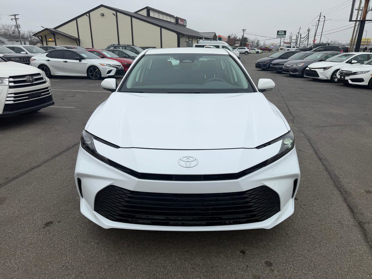 Used 2025 Toyota Camry LE image 4