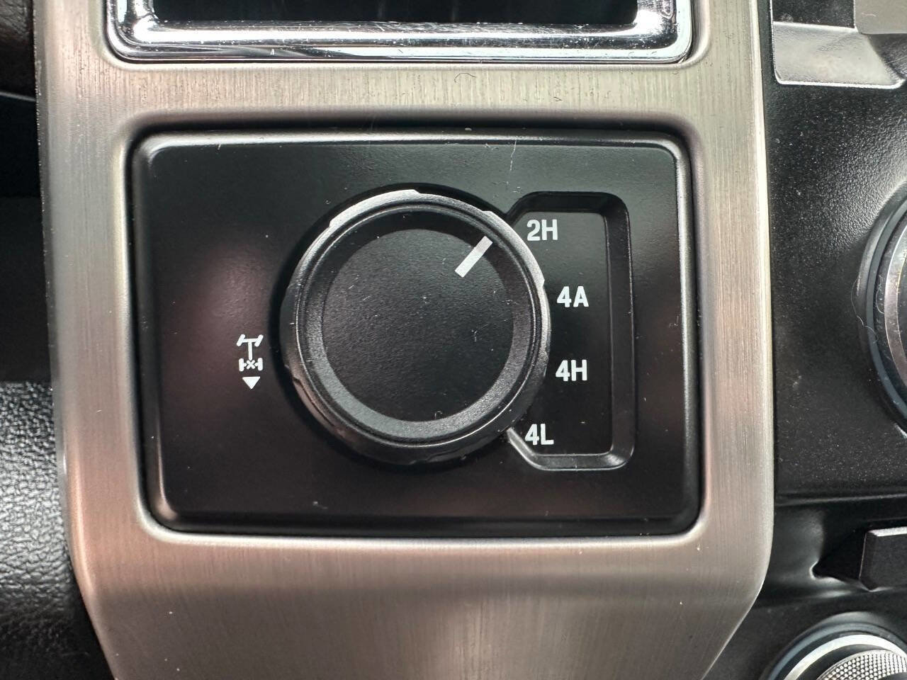 Used 2015 Ford F150 Platinum image 3