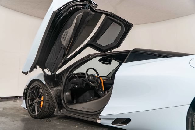 Used 2018 McLaren 720S Performance RWD image 14