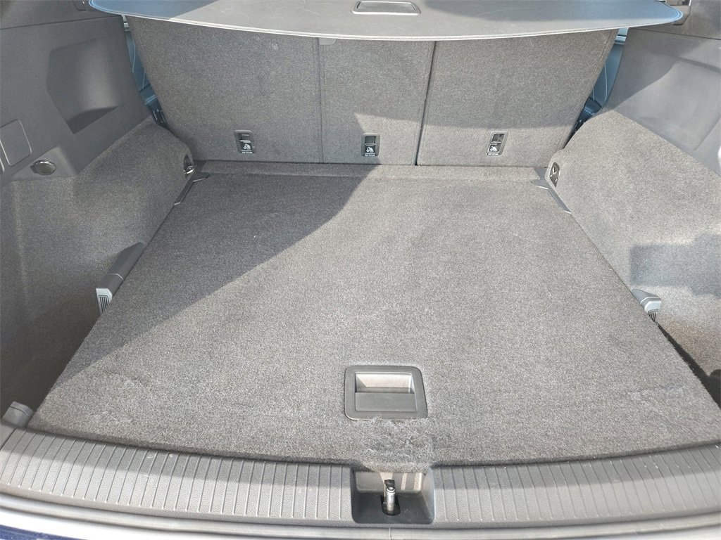 Used 2022 Volkswagen Tiguan SEL R-Line image 31