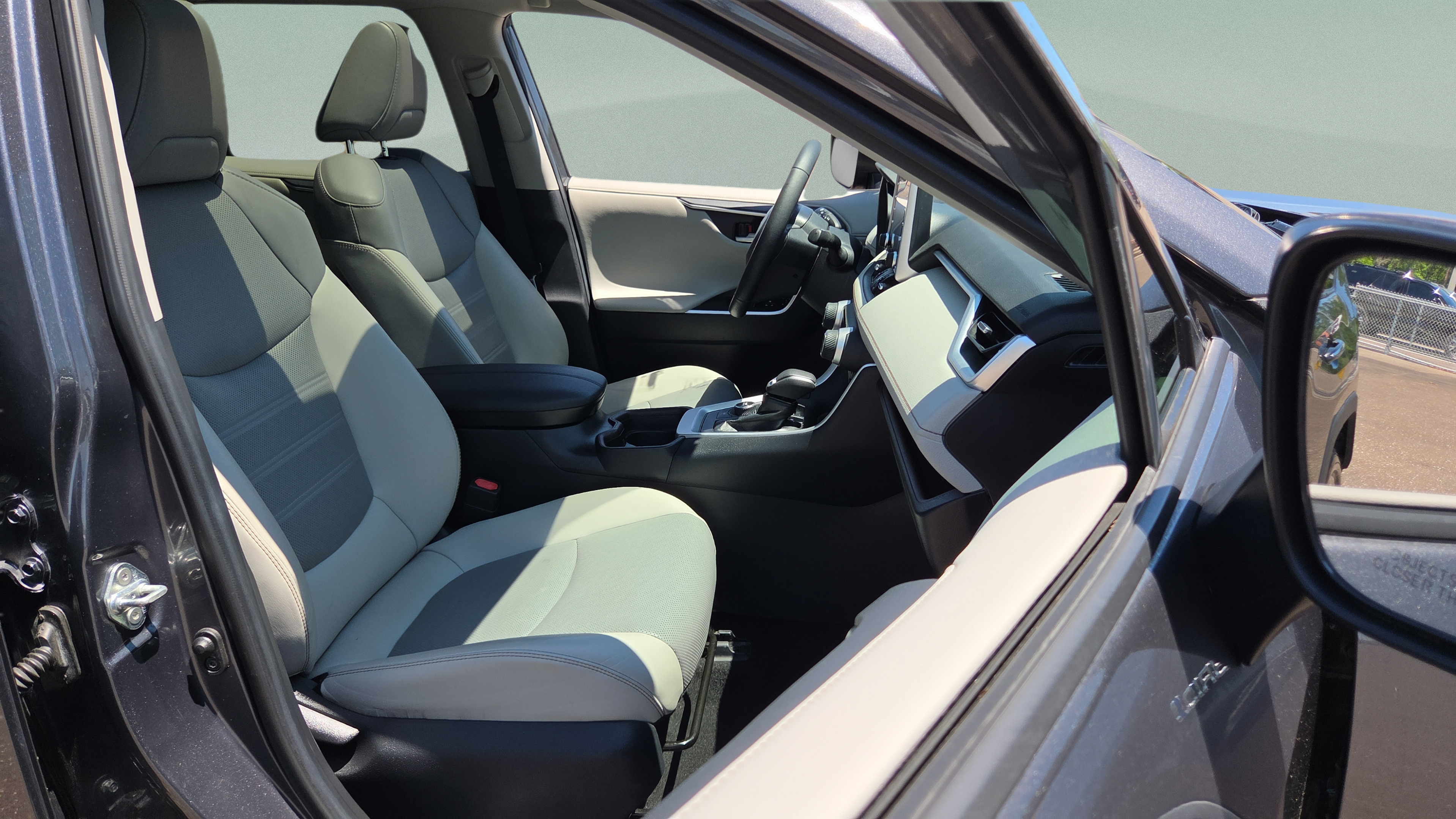 Used 2019 Toyota RAV4 Limited w/ Limited Grade Weather Package AWD/4WD image 16