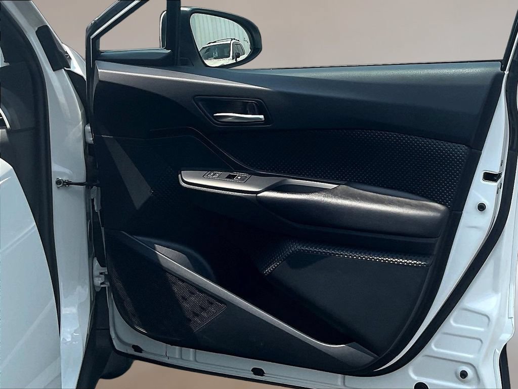 Used 2018 Toyota C-HR XLE FWD image 26
