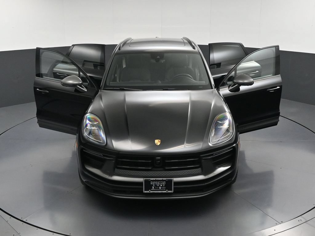 Certified 2024 Porsche Macan Turbo AWD/4WD image 32