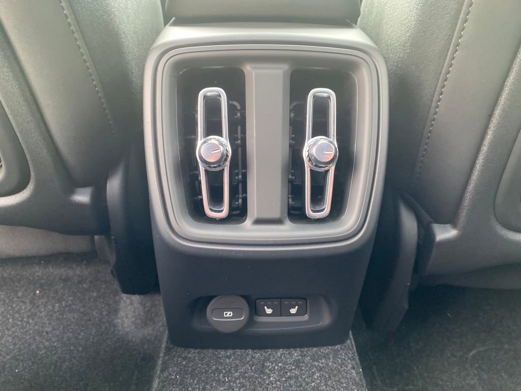 New 2024 Volvo XC40 Recharge Ultimate w/ Protection Package Premier image 31
