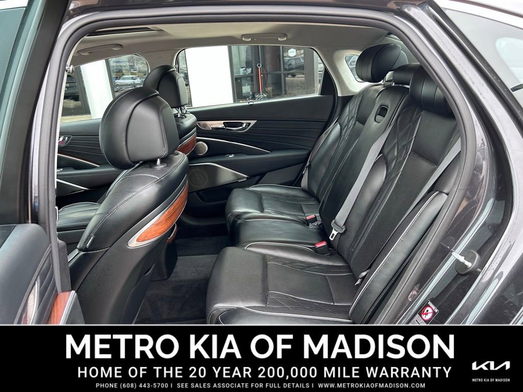 Used 2020 Kia K900 Luxury w/ VIP Package image 33