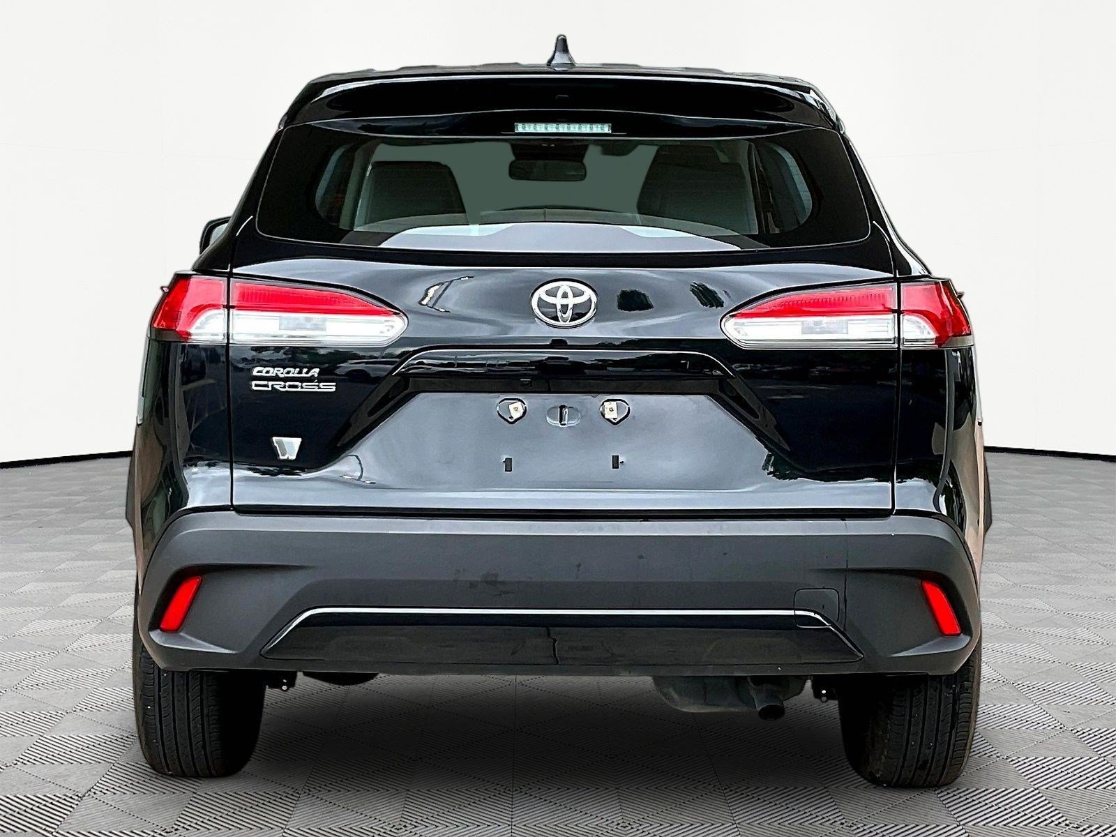 Used 2024 Toyota Corolla Cross L FWD image 5