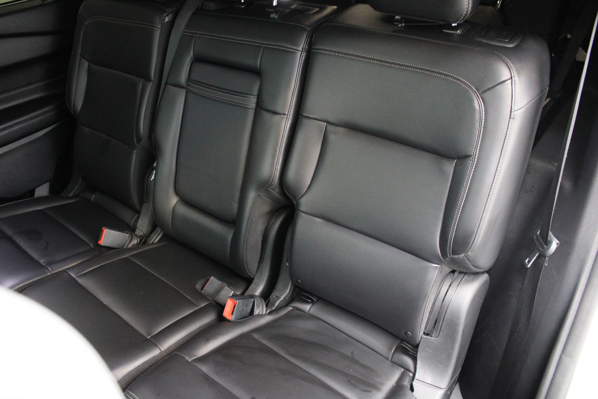 Used 2022 Ford Explorer XLT w/ Equipment Group 202A AWD/4WD image 17