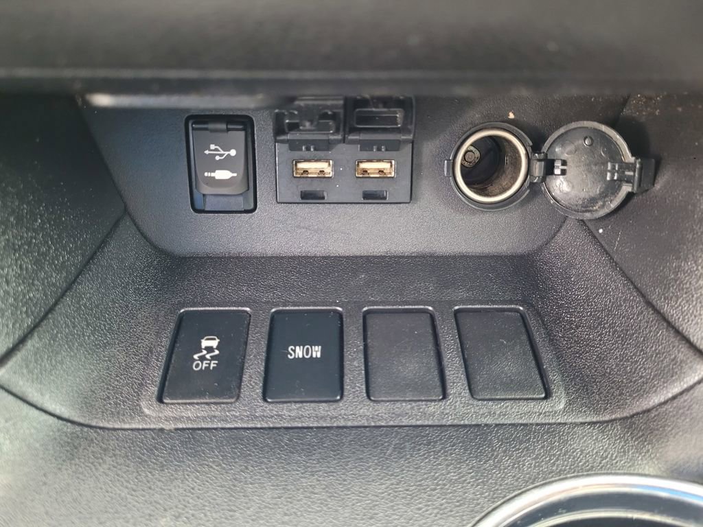 Used 2019 Toyota Highlander XLE image 17