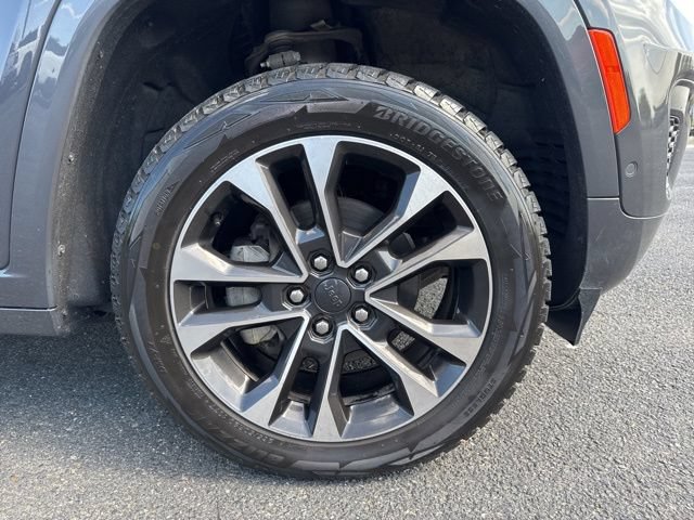 Used 2022 Jeep Grand Cherokee Overland w/ Luxury Tech Group IV AWD/4WD image 14