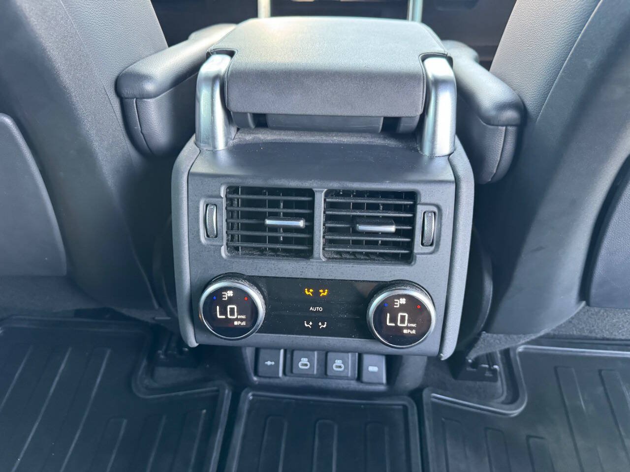 Used 2022 Land Rover Discovery S AWD/4WD image 43