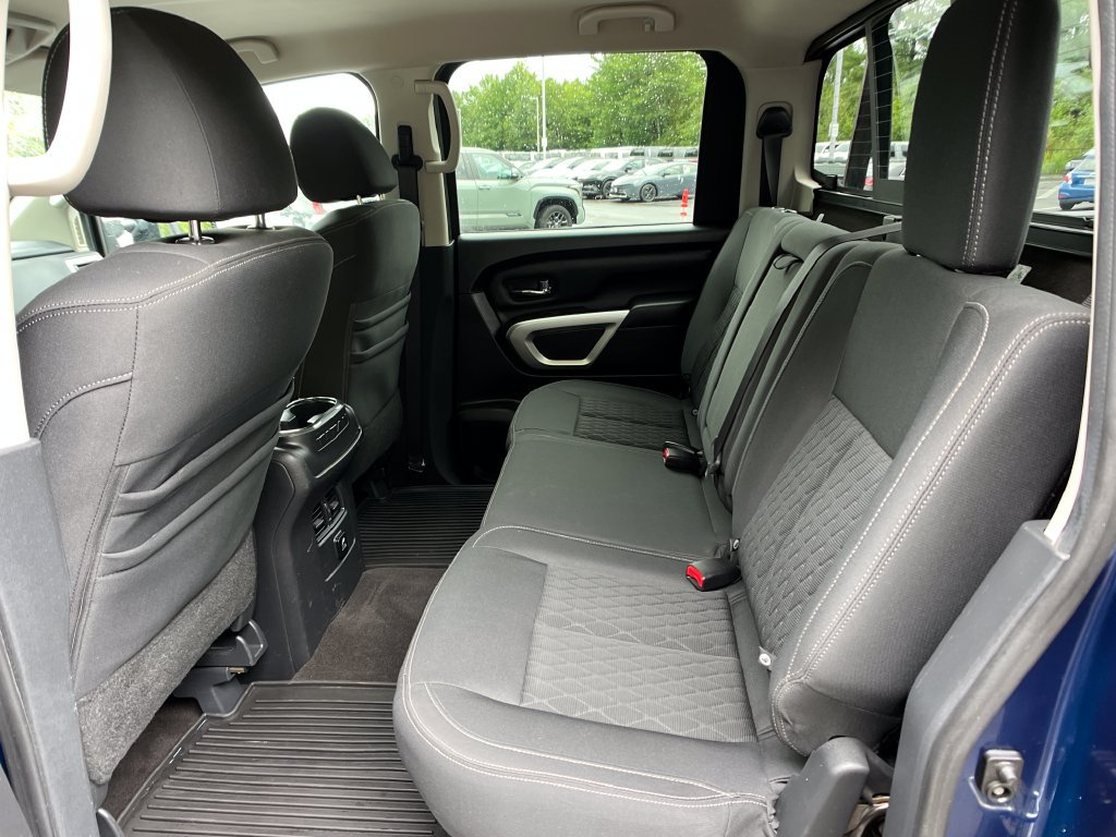 Used 2018 Nissan Titan SV w/ SV Convenience Package AWD/4WD image 21