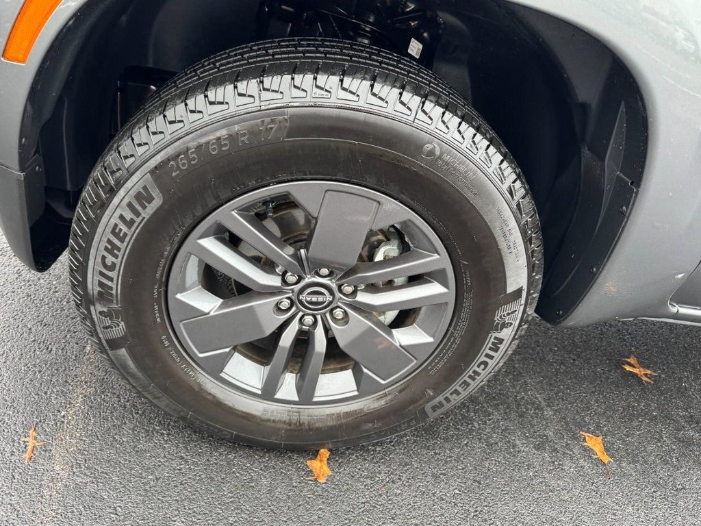 Used 2025 Nissan Frontier SV w/ SV Convenience Package image 7