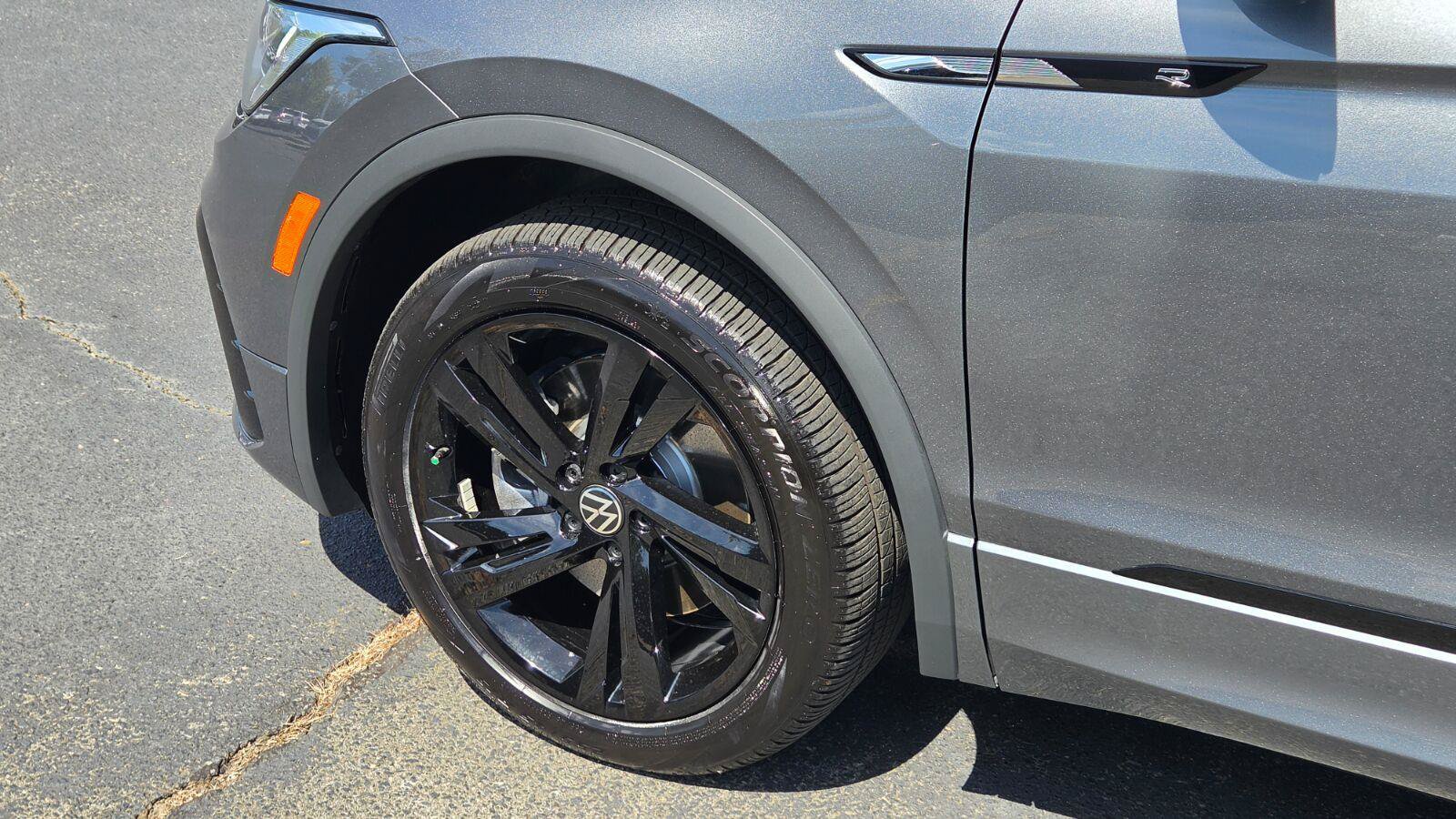 Used 2023 Volkswagen Tiguan SE R-Line AWD/4WD image 13
