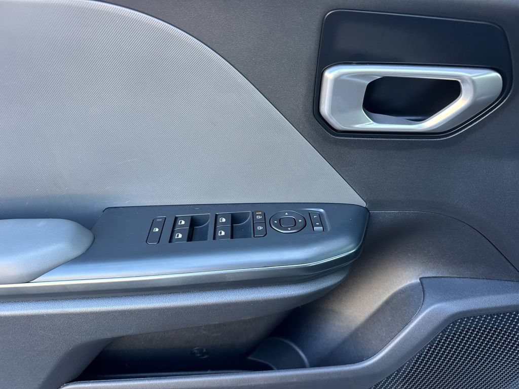 Used 2025 Kia K4 FWD image 12