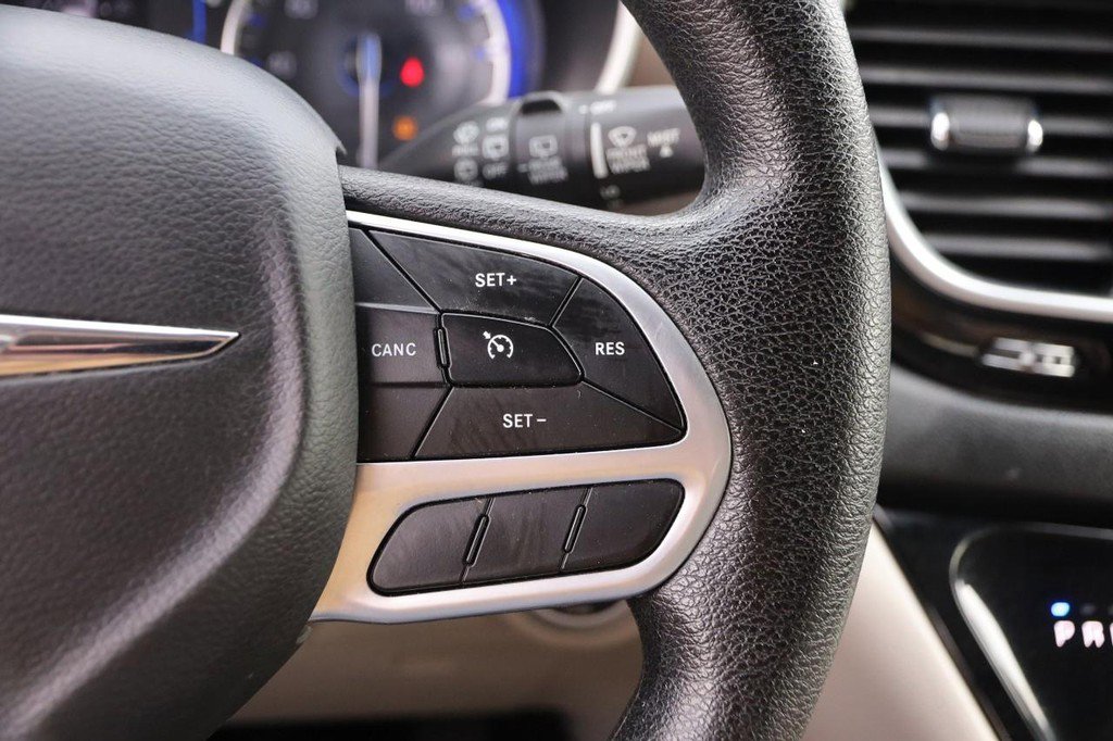 Used 2021 Chrysler Voyager Lxi image 13