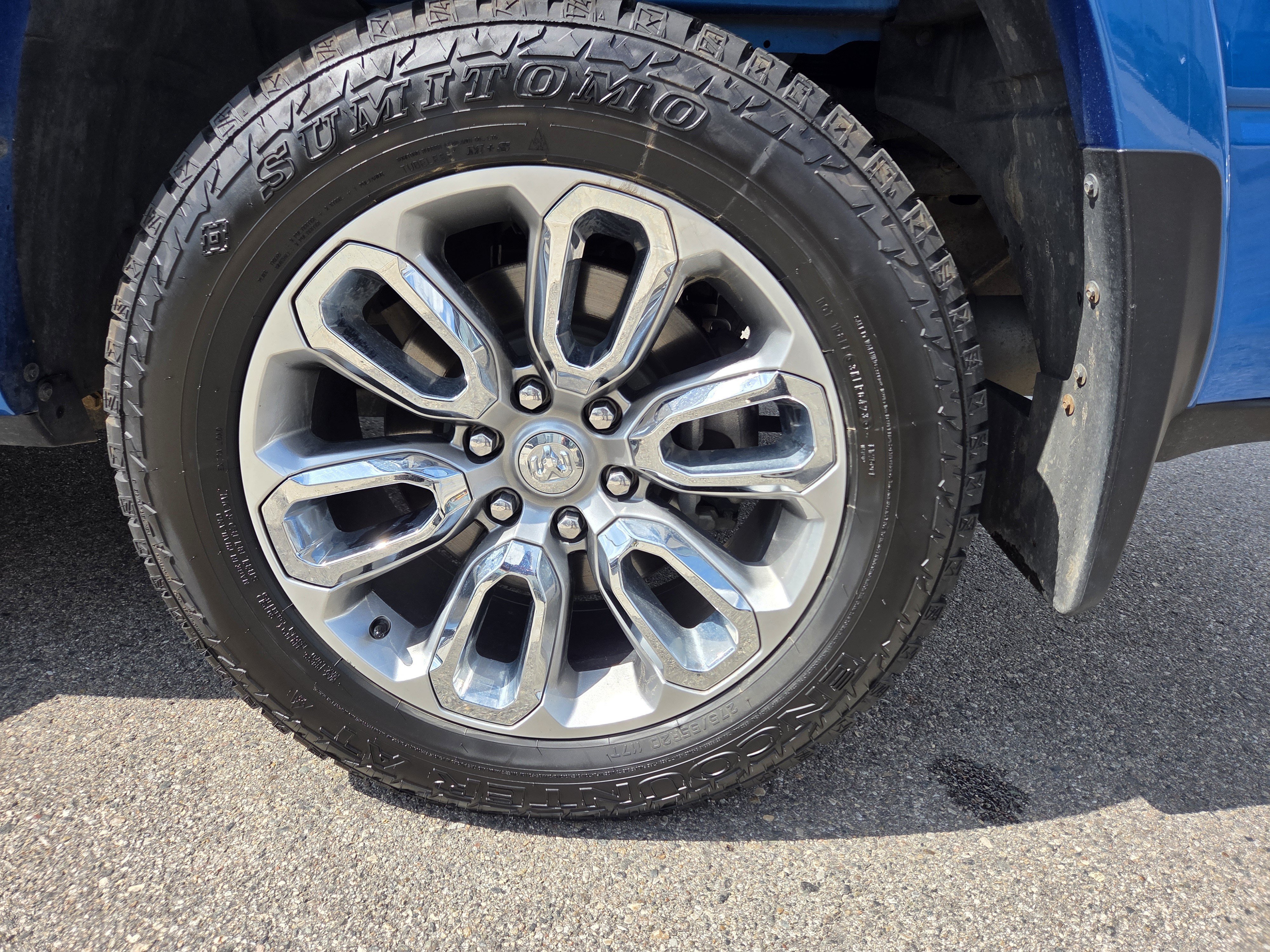 Used 2021 RAM 1500 Laramie w/ Sport Appearance Package AWD/4WD image 10