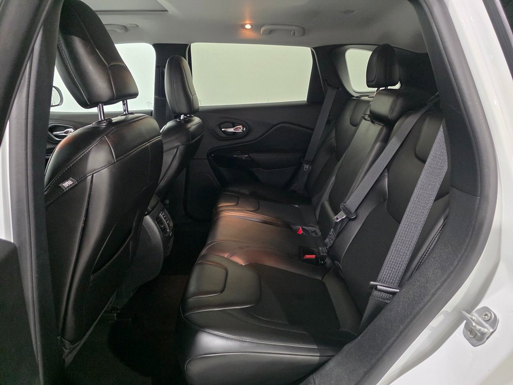 Used 2019 Jeep Cherokee Altitude image 21