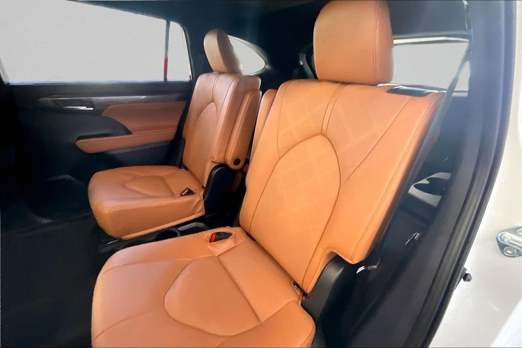 Used 2026 Toyota Highlander Platinum image 21