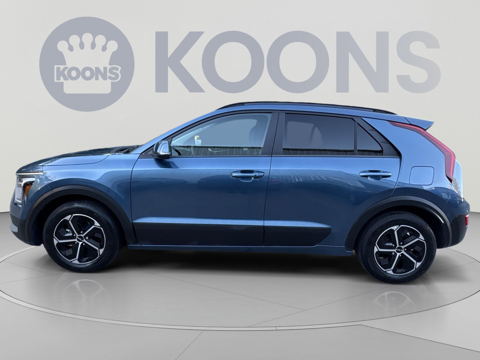 Used 2025 Kia Niro EX FWD image 2