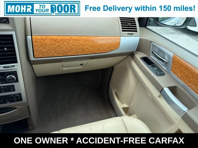 Used 2010 Chrysler Town & Country Limited w/ Entertainment Group #3 FWD image 27