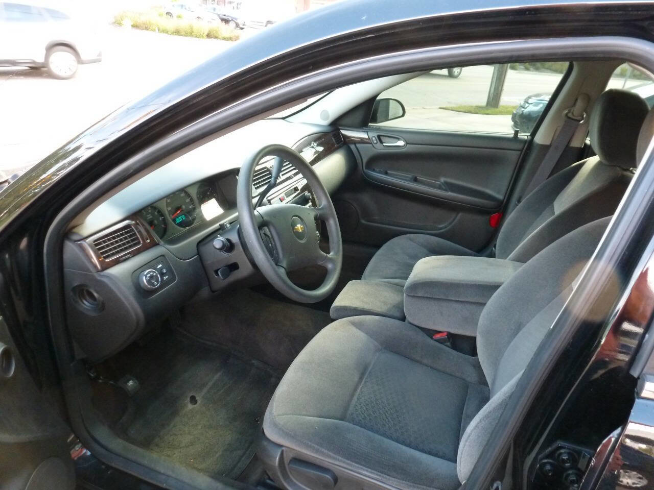 Used 2014 Chevrolet Impala Limited LS image 9