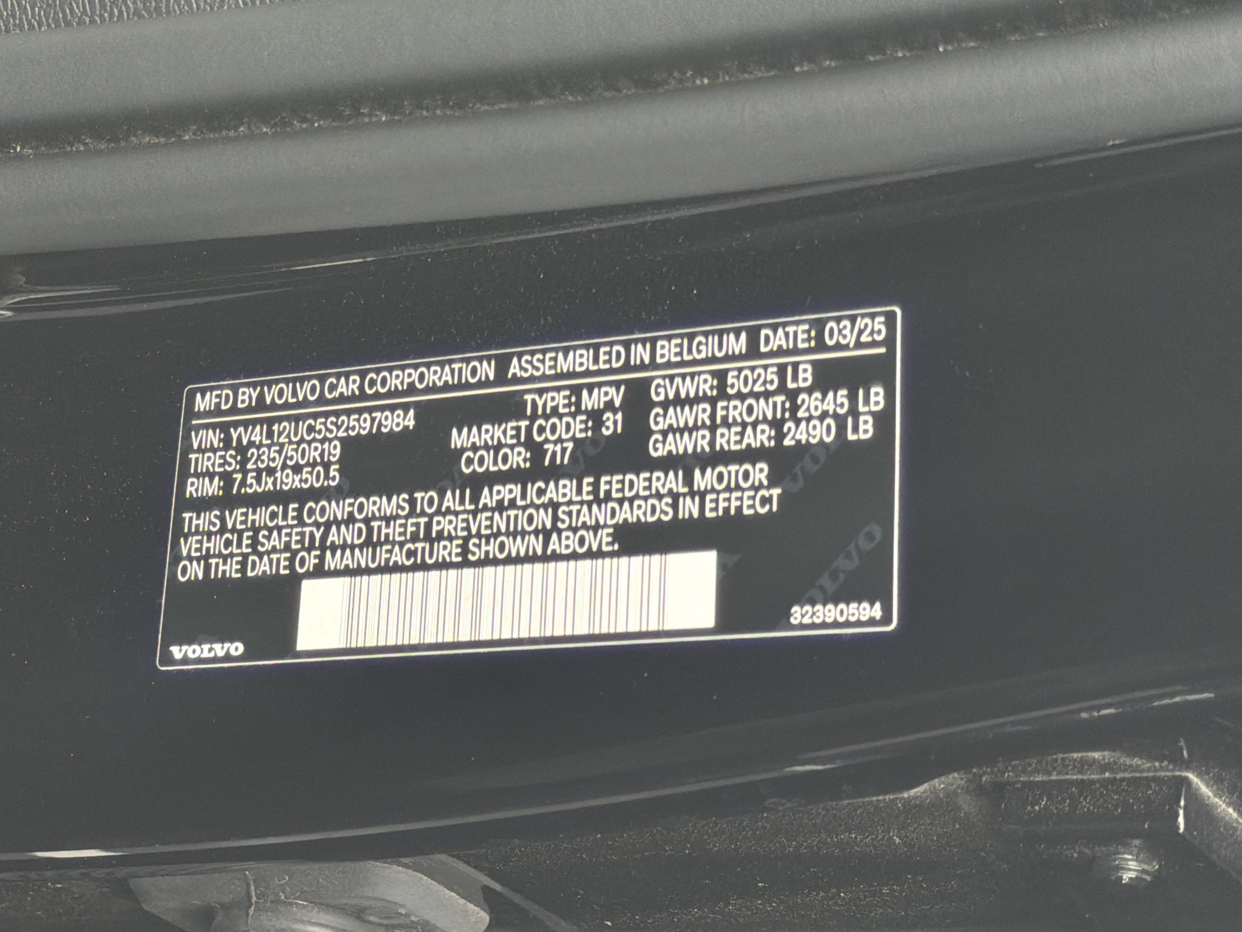 Certified 2025 Volvo XC40 B5 Plus AWD/4WD image 36