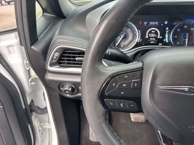 Used 2023 Chrysler Pacifica Touring FWD image 17