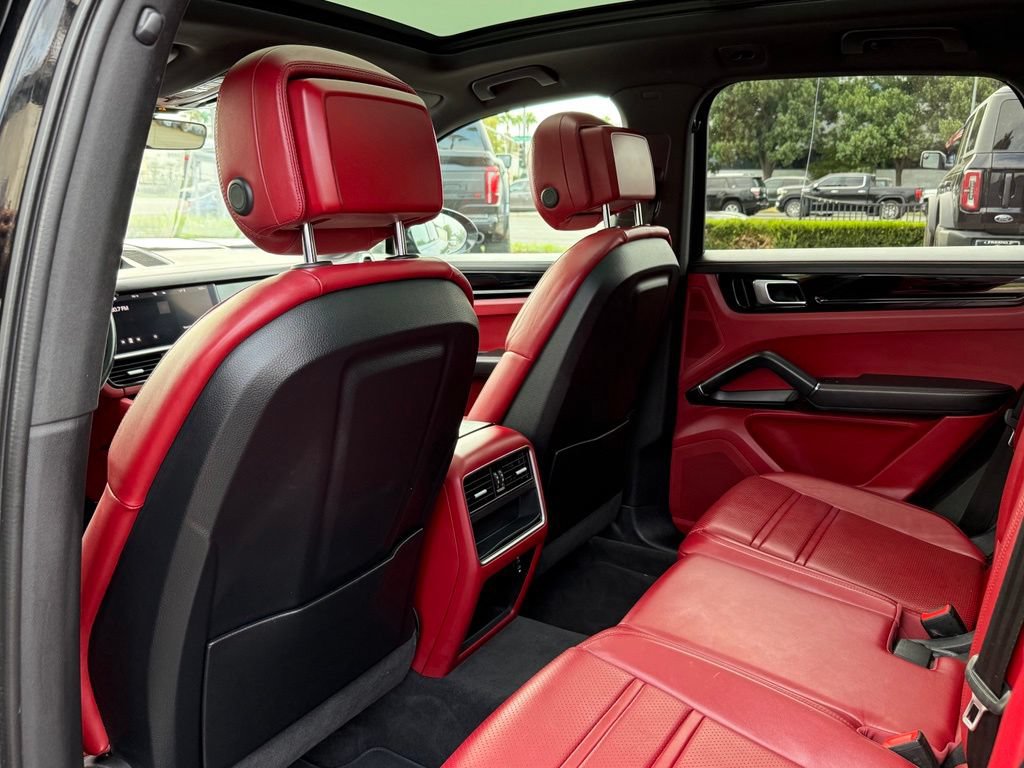 Used 2020 Porsche Cayenne AWD/4WD image 24