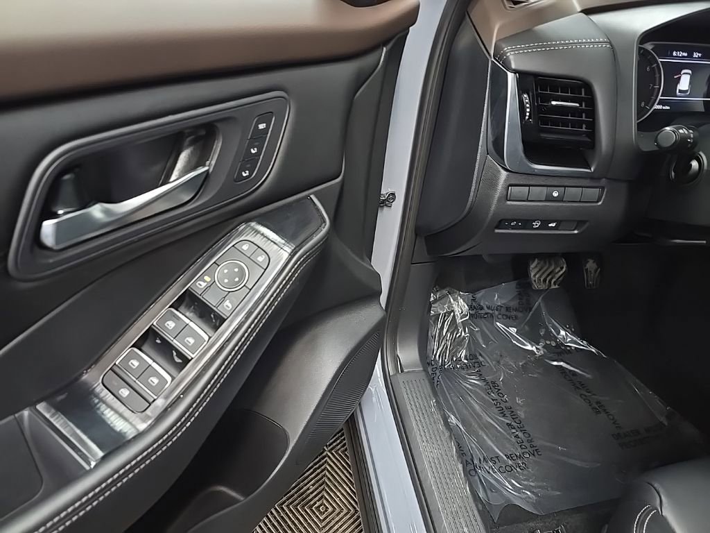 Used 2023 Nissan Rogue SL image 28