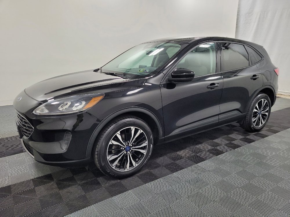 Used 2022 Ford Escape SE w/ SE Sport Appearance Package image 2