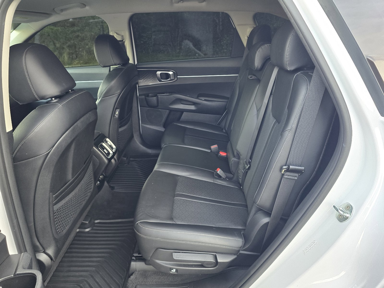 Used 2022 Kia Sorento S image 11