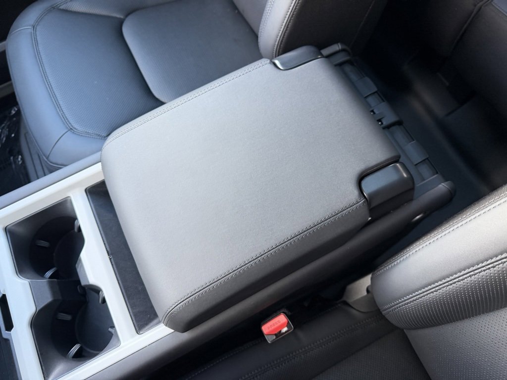 Used 2025 Land Rover Defender 110 S image 25