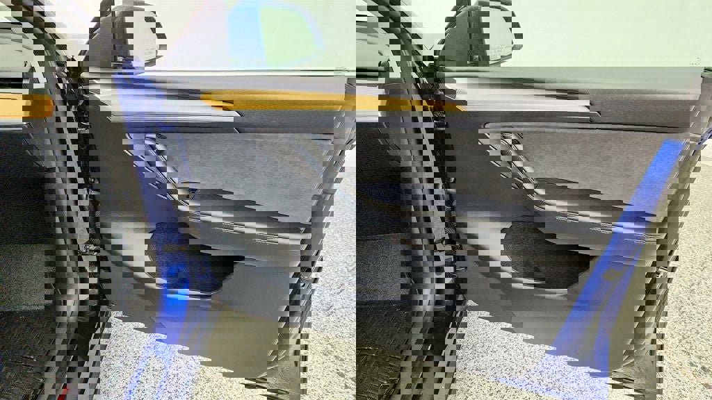 Used 2023 Tesla Model Y AWD image 31