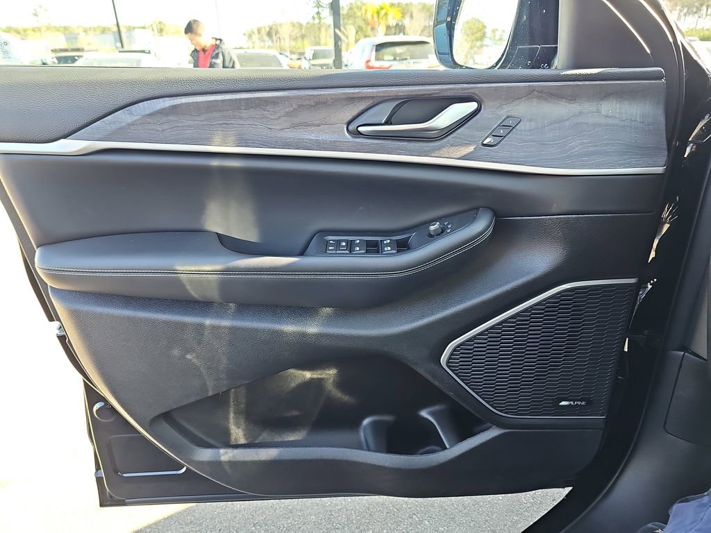 Used 2023 Jeep Grand Cherokee 4WD 4xe image 31