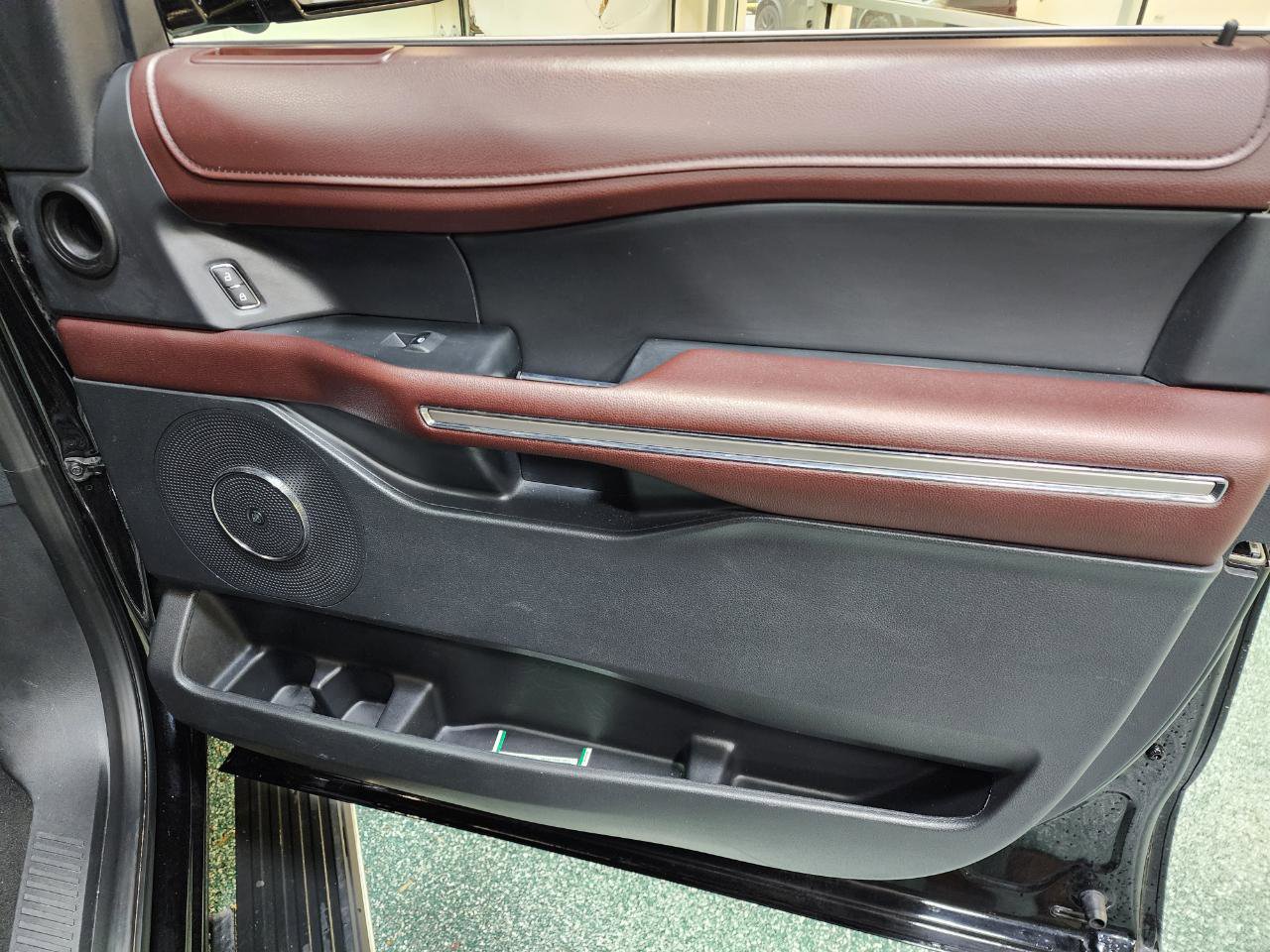 Used 2024 Ford Expedition Max Limited image 31