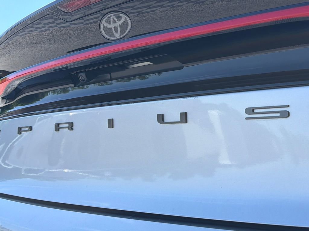 Used 2025 Toyota Prius LE FWD image 16