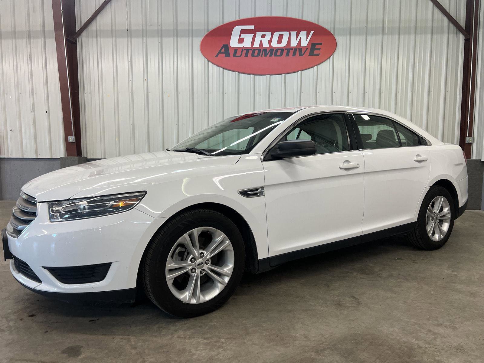 Used 2019 Ford Taurus SE image 7
