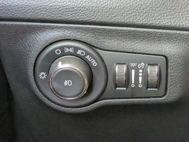 Used 2019 Jeep Compass Latitude FWD image 11