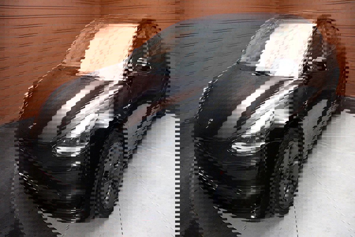 Used 2023 Tesla Model 3 Standard Range image 5